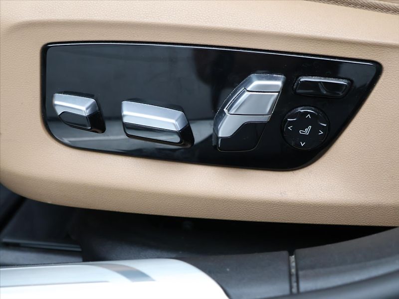 BMW Řada 7 3,0 730LD xDrive CZ DPH - fotka 16 z 38