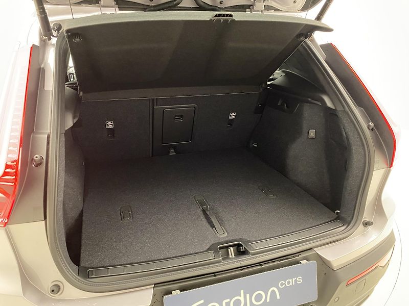 Volvo XC40 (2026) B4 AUT DARK PLUS - fotka 5 z 54