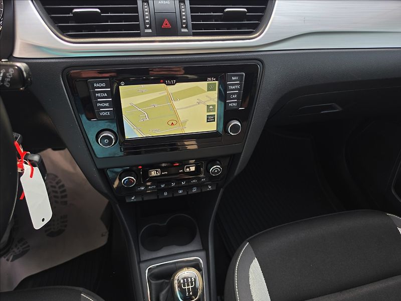Škoda Rapid 1,0 TSi 70KW Ambition + NAVI T - fotka 17 z 42