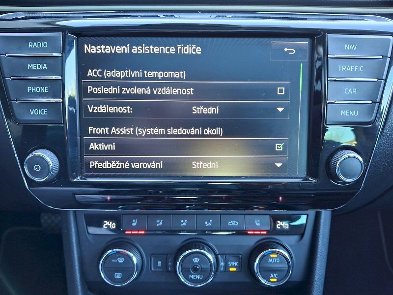 Škoda Superb (2017) L&K DSG 4x4 2,0TSi 206kW - fotka 21 z 35