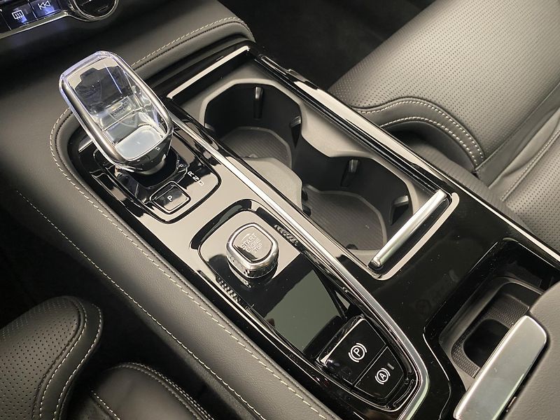 Volvo V90 T8 AWD RECHARGE BRIGHT ULTRA - fotka 27 z 58