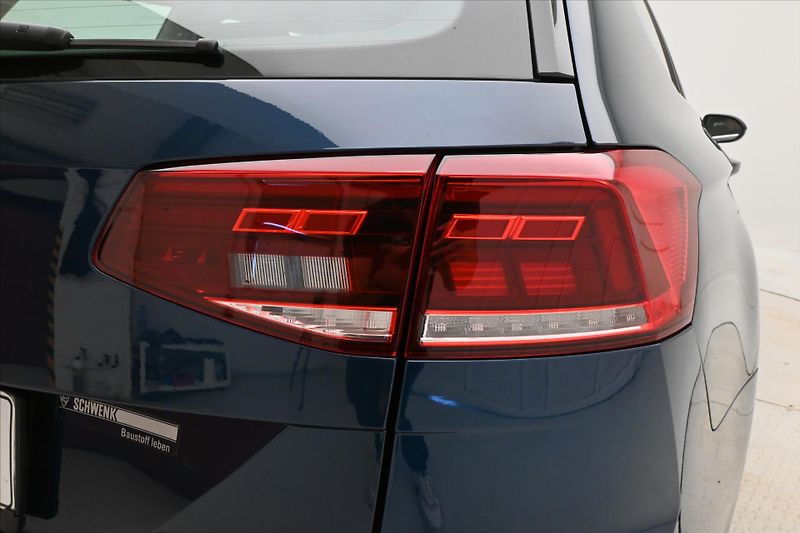 Volkswagen Passat 2,0 TDI 110kW DSG Business Zár - fotka 24 z 25