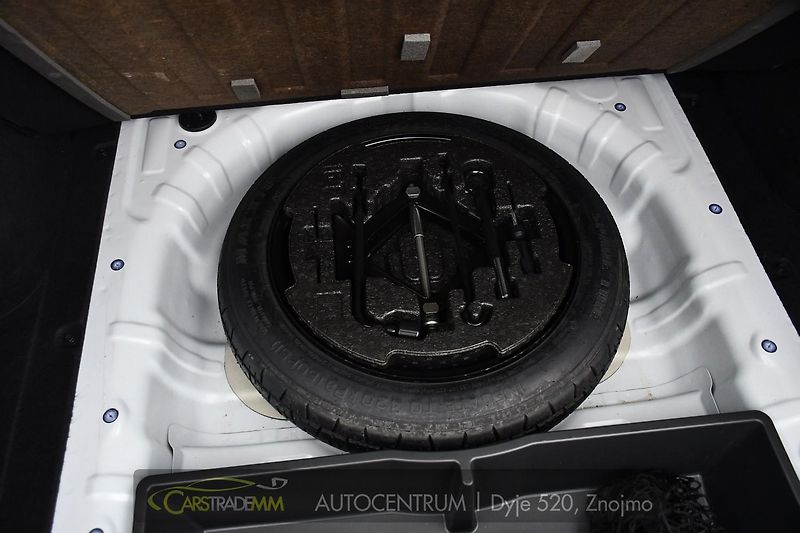 Hyundai i30 1.6CRDi SMART KAMERA CARPLAY - fotka 44 z 50