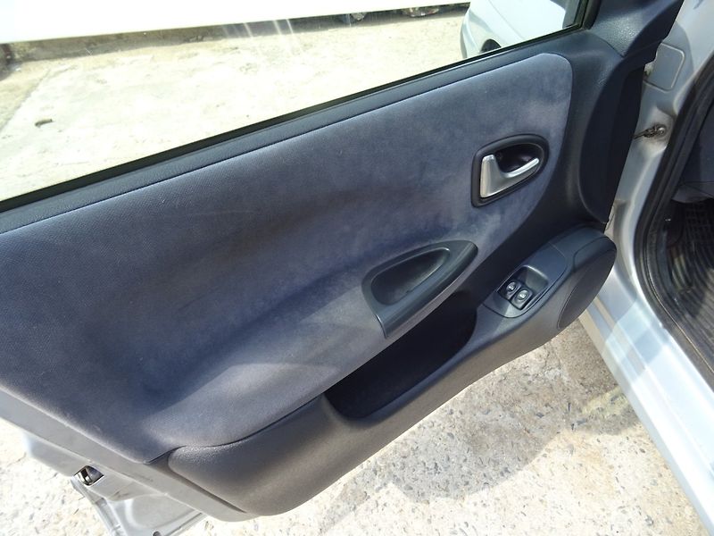 Renault Mégane (2002) 1.6i 16V,79kW,el.okna - fotka 12 z 18
