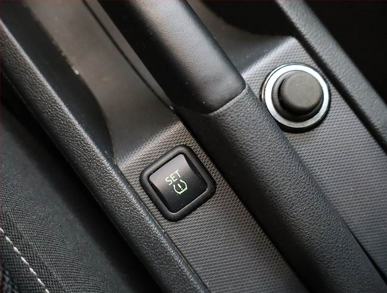 Škoda Rapid (2015) Spaceback 1.2 TSI, Tempomat - fotka 20 z 22