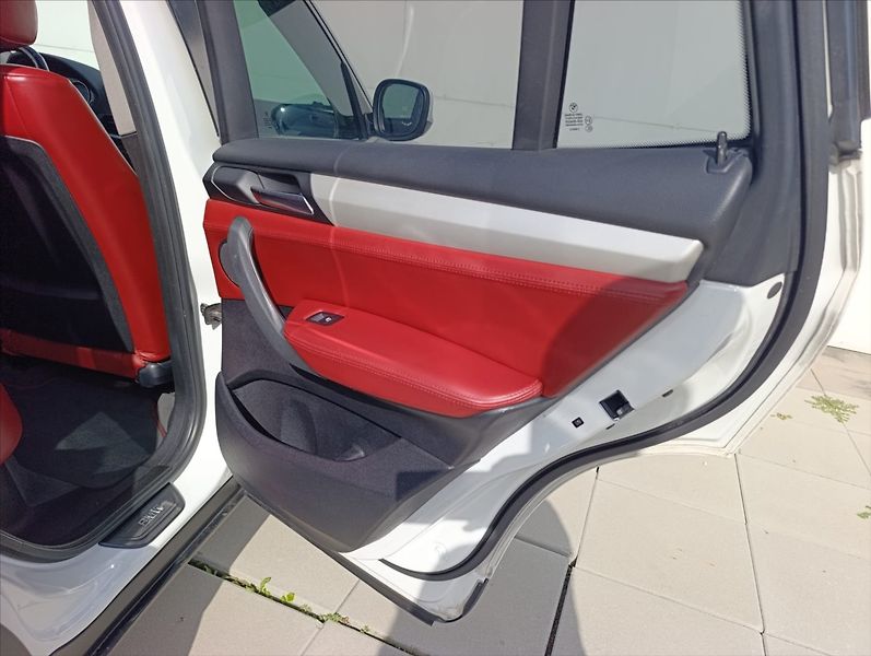 BMW X3 2,0 D X-drive aut. Kůže Bi-xen - fotka 22 z 53