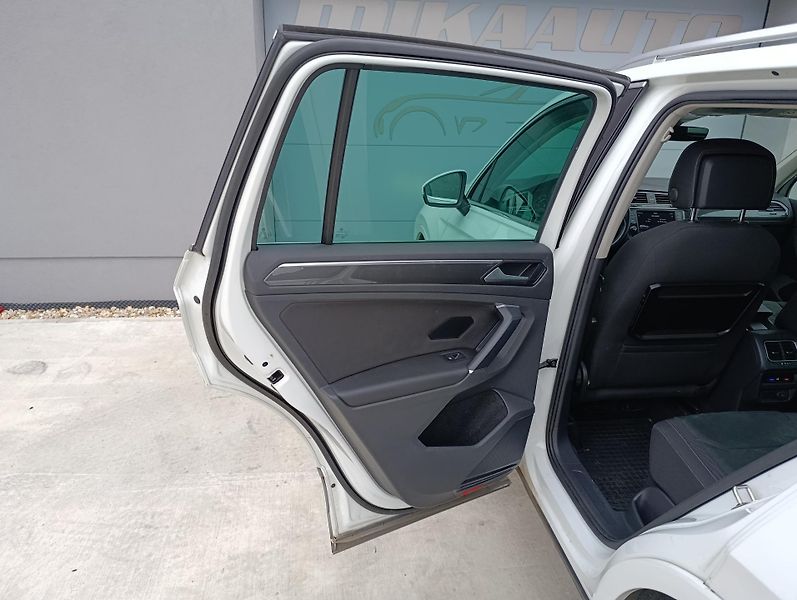 Volkswagen Tiguan 2.0TDI DSG 4M HIGHLINE ČR - fotka 31 z 35