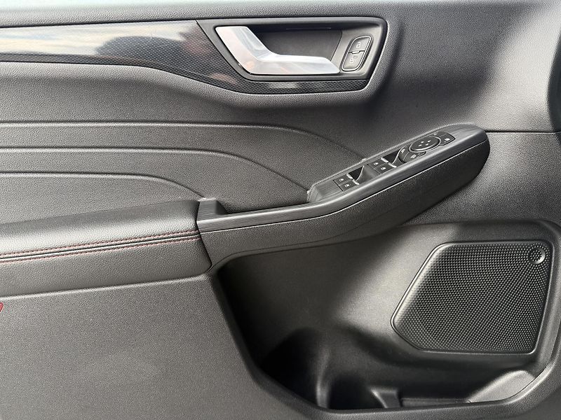 Ford Kuga 2,5 Duratec ST-Line Automat  - fotka 19 z 37