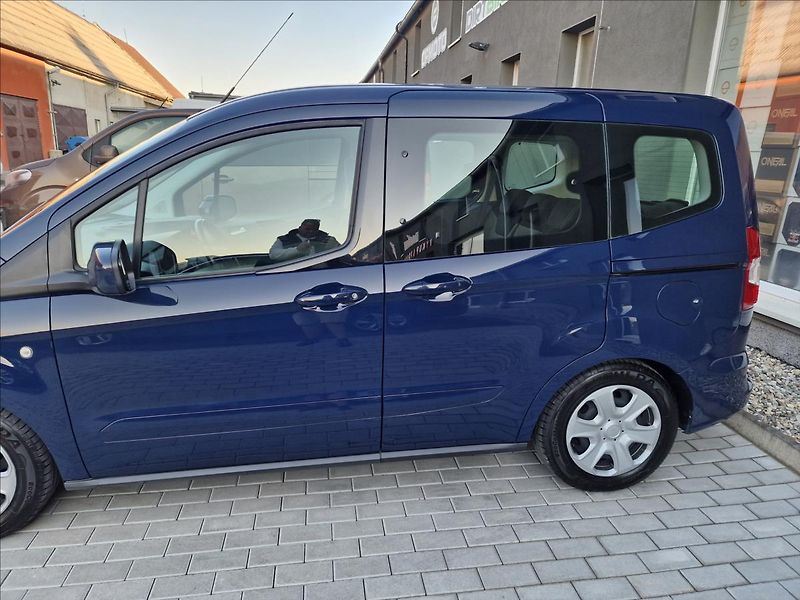 Ford Tourneo Courier 1.5TDCi 74kW Trend,ČR,1.Maj. - fotka 42 z 50