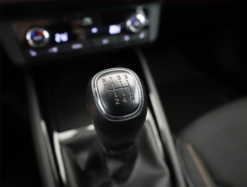 Škoda Kamiq (2023) Ambition Plus 1.0 TSI, ČR - fotka 14 z 19