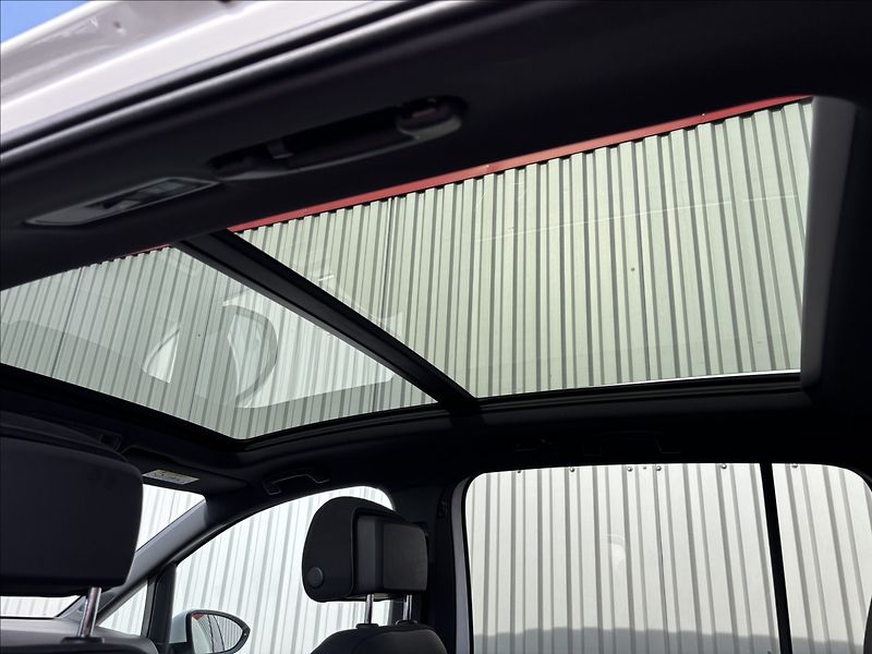 Volkswagen Touran 1.4 TSi R-line 7.míst - fotka 18 z 21