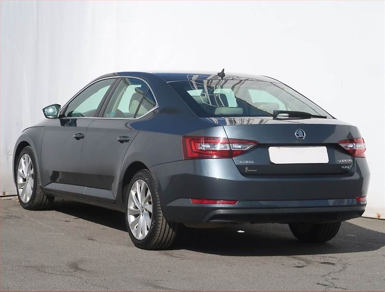 Škoda Superb (2016) Style 2.0 TDI 4x4, 4X4, ČR - fotka 4 z 23