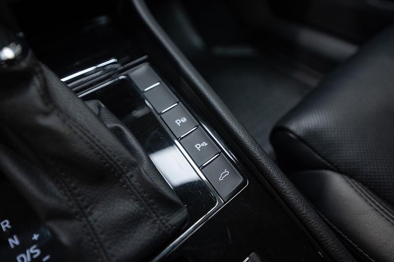Škoda Superb 2.0 TSI 200 kW L&K - fotka 20 z 40