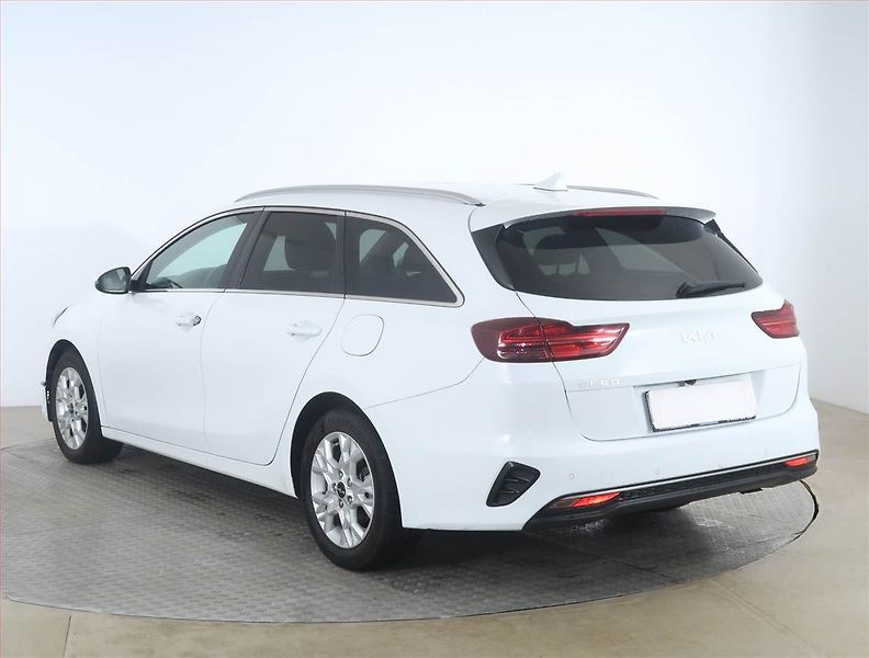 Kia Ceed (2022) Gold 1.6 CRDi MHEV, Serv.kniha - fotka 4 z 17