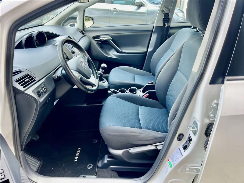 Toyota Verso 1,6 D-4D KLIMA - fotka 10 z 36