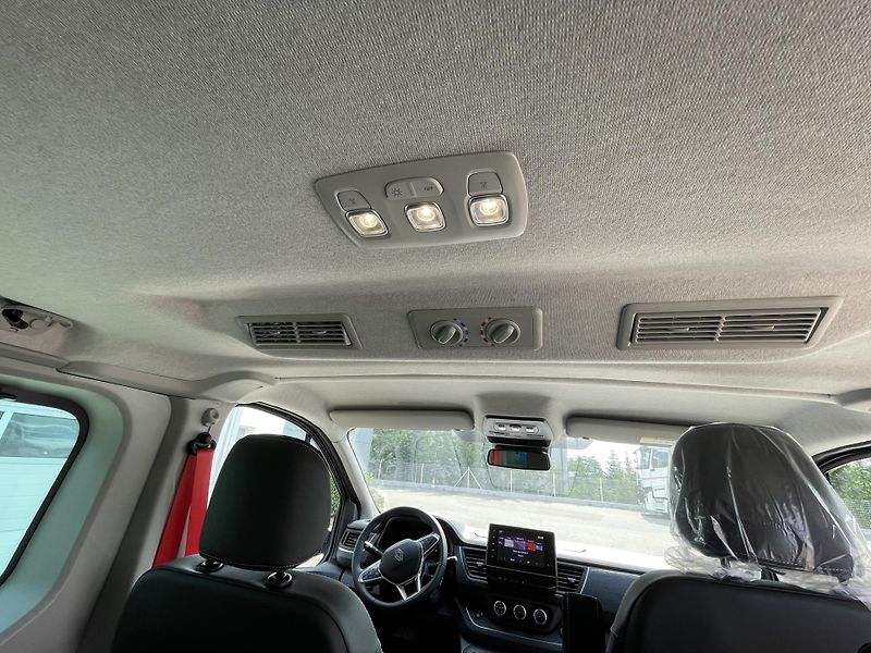 Renault Trafic (2026) COMBI L2H1 170k AT9 RED 8 MÍST - fotka 11 z 22