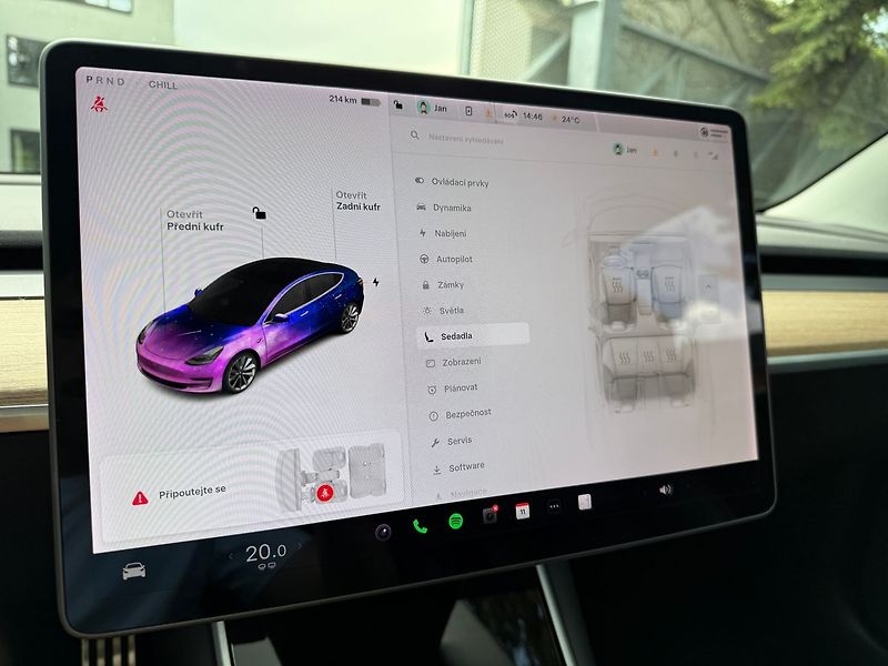 Tesla Model 3 Long Range AWD - fotka 21 z 38