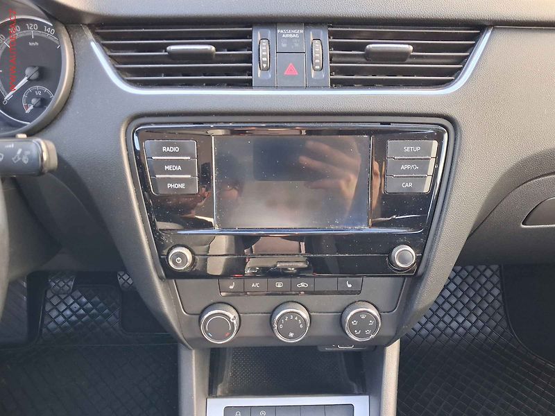 Škoda Octavia (2018) 1.4 TSI, 2.maj,ČR, STK9/28 - fotka 12 z 15