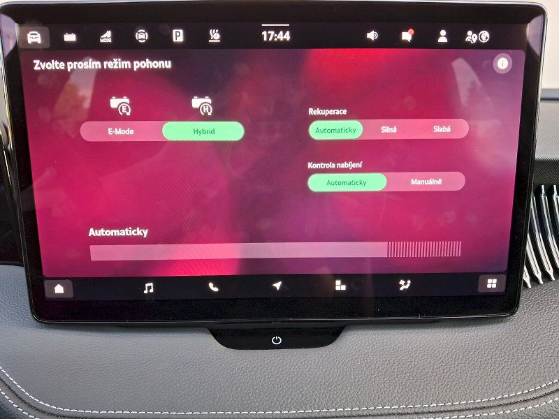 Škoda Superb (2025) Combi iV SportLine DSG 1,5TSi - fotka 21 z 35