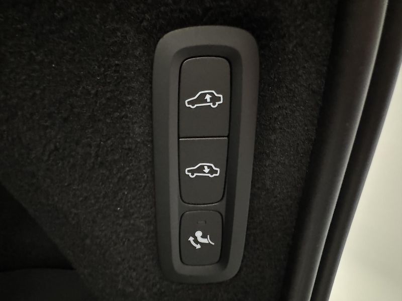 Volvo XC90 T8 AWD RECHARGE BRIGHT PLUS CZ - fotka 25 z 55