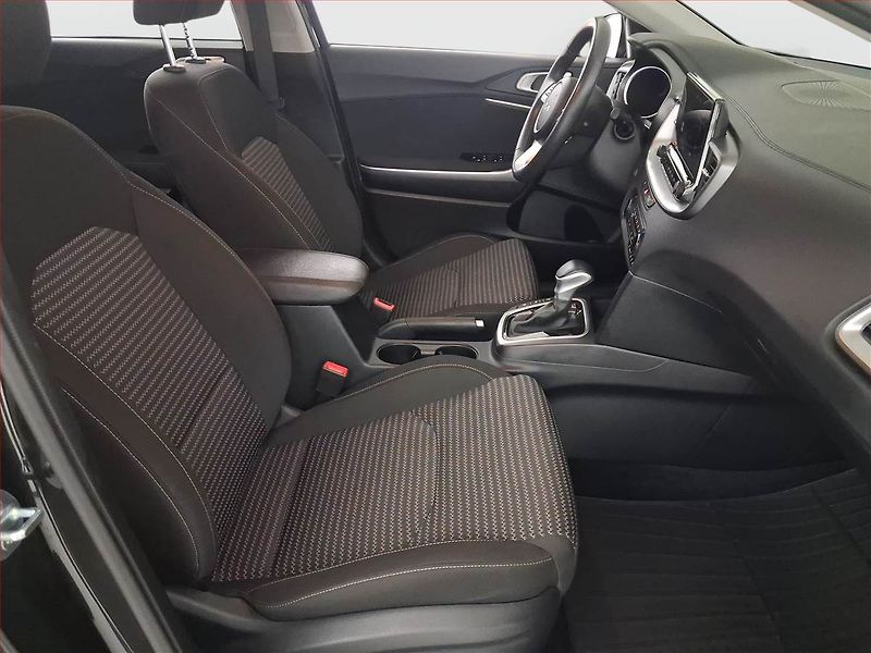 Kia Ceed (2025) 1.5 T-GDI - fotka 9 z 16