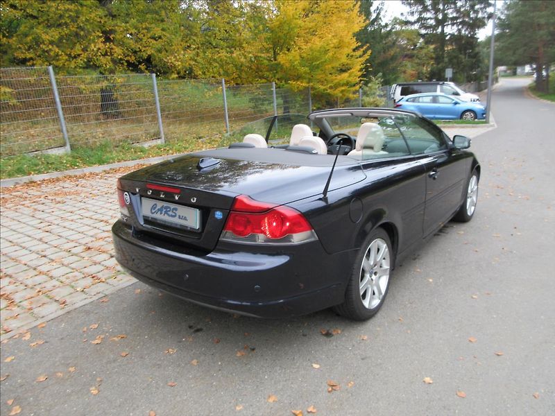 Volvo C70 2,0 D, Navi, Kůže, Xenon - fotka 14 z 28