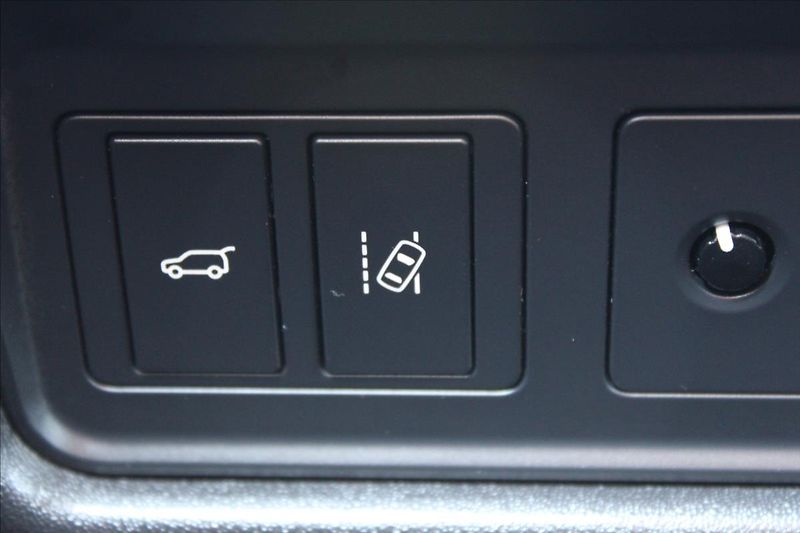 Land Rover Discovery Sport 2,0 TD4  NOVÉ V ČR,A/T,4x4 - fotka 22 z 30