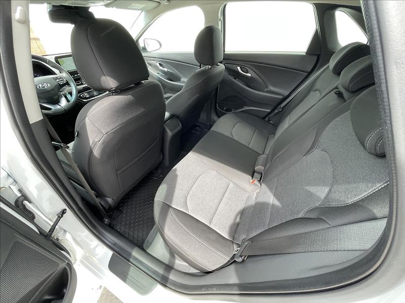 Hyundai i30 1,5 T-GDI DCT Family Smart NAV - fotka 16 z 23