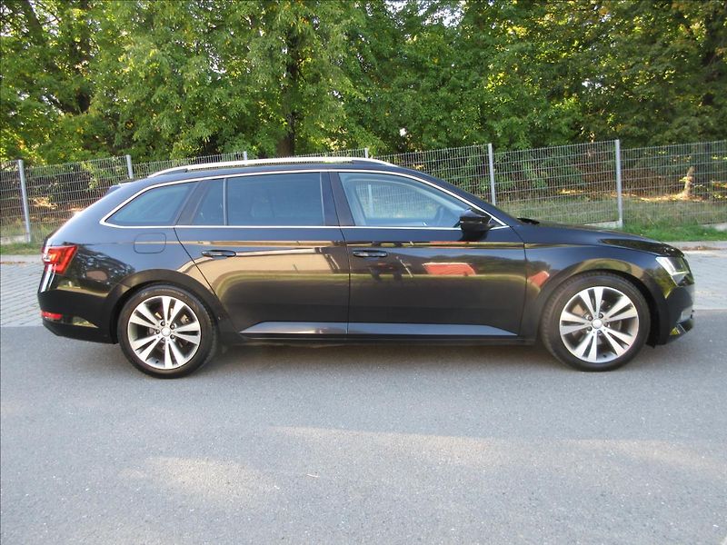 Škoda Superb 2,0 TDi 110 Kw, Style, DSG, No - fotka 10 z 36