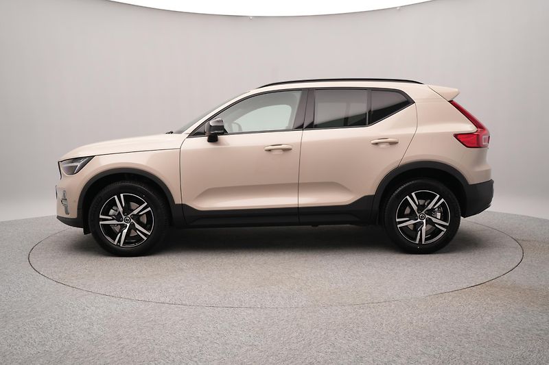 Volvo XC40 (2026) B3 AUT DARK PLUS - fotka 9 z 24