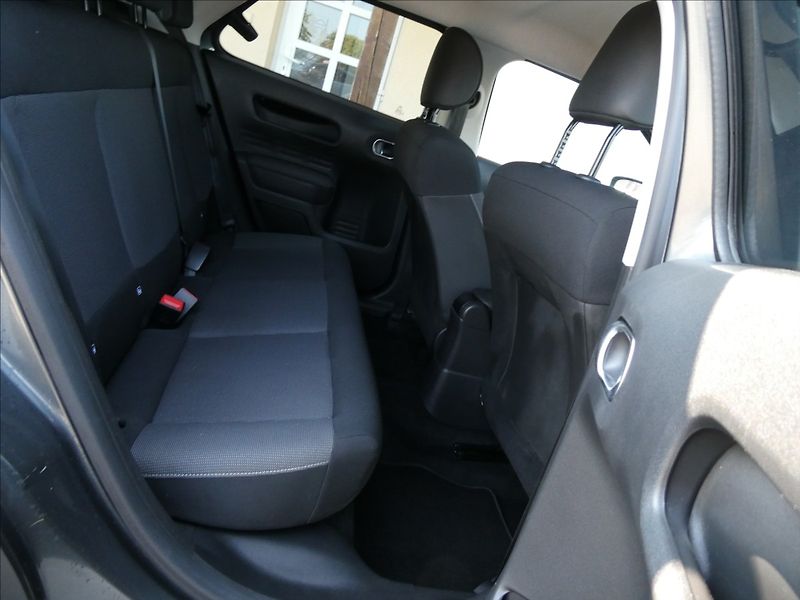 Citroën C4 Cactus 1,2 PureTech 60kW NAVI - fotka 23 z 33