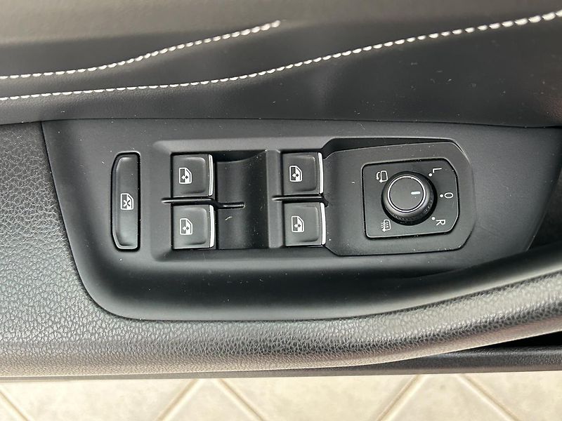 Volkswagen Passat 2.0 TDI 4x4 R-Line - fotka 19 z 31