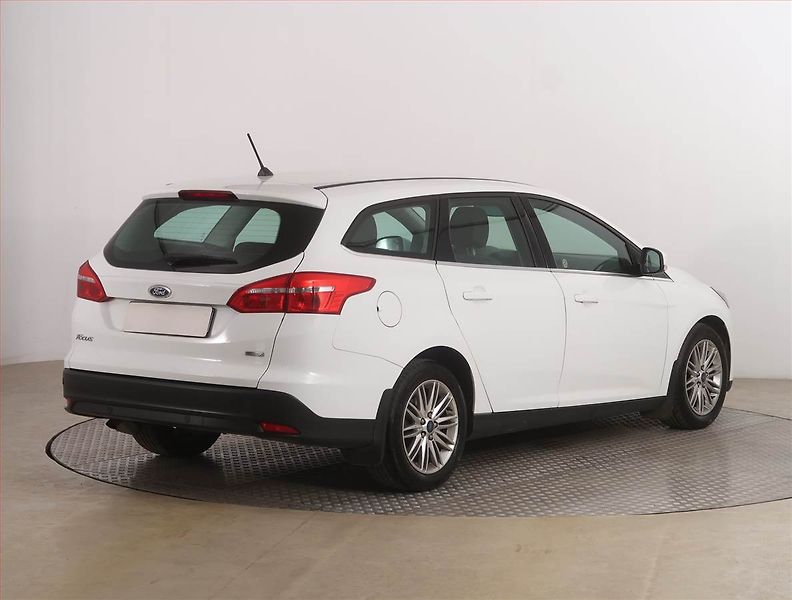 Ford Focus (2018) 1.0 EcoBoost, Tempomat - fotka 5 z 17