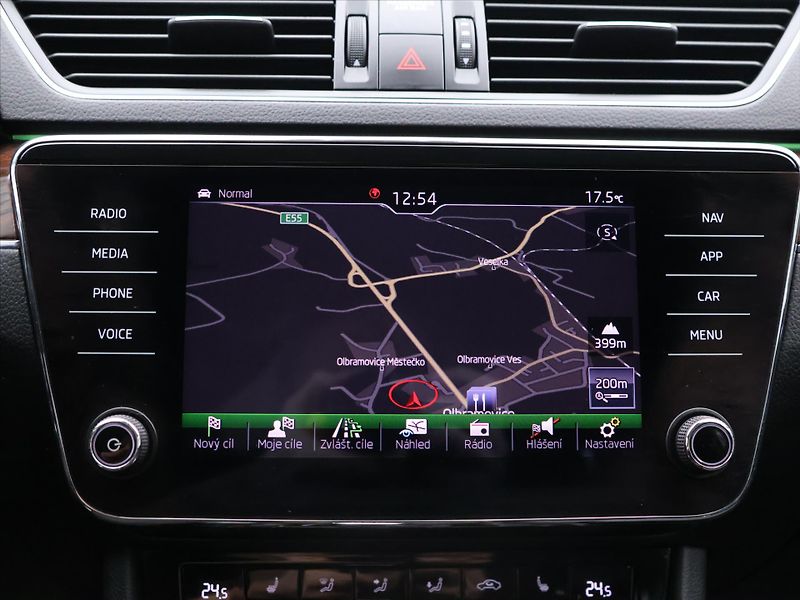 Škoda Superb 2,0 TDI 140kW DSG Scout 4x4 CZ - fotka 20 z 32