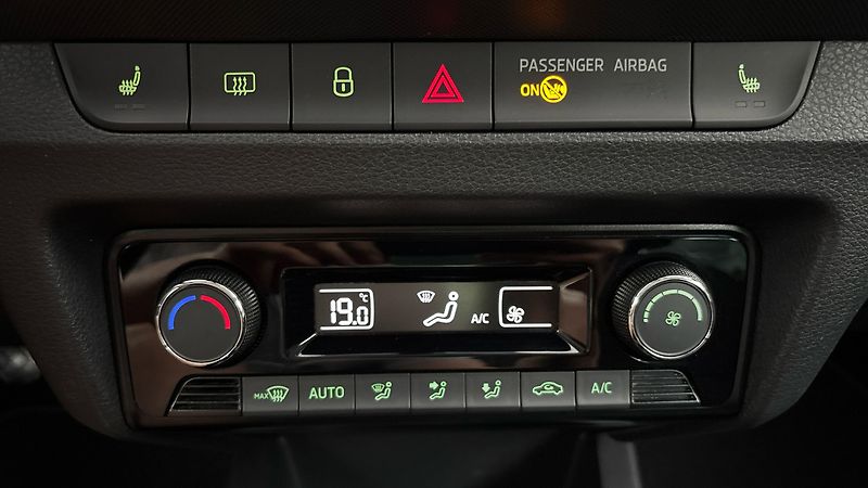 Škoda Fabia 1.0 TSI Black Combi - fotka 13 z 24