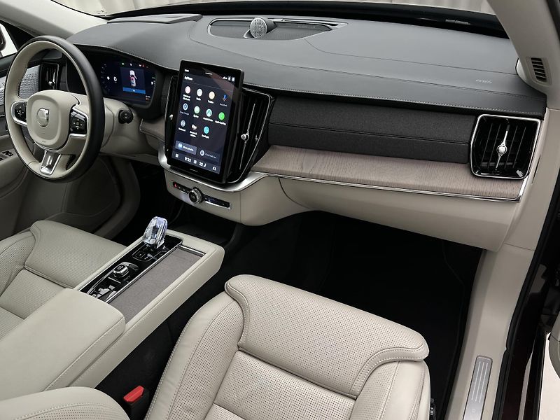 Volvo XC90 T8 AWD RECHARGE BRIGHT PLUS - fotka 25 z 56
