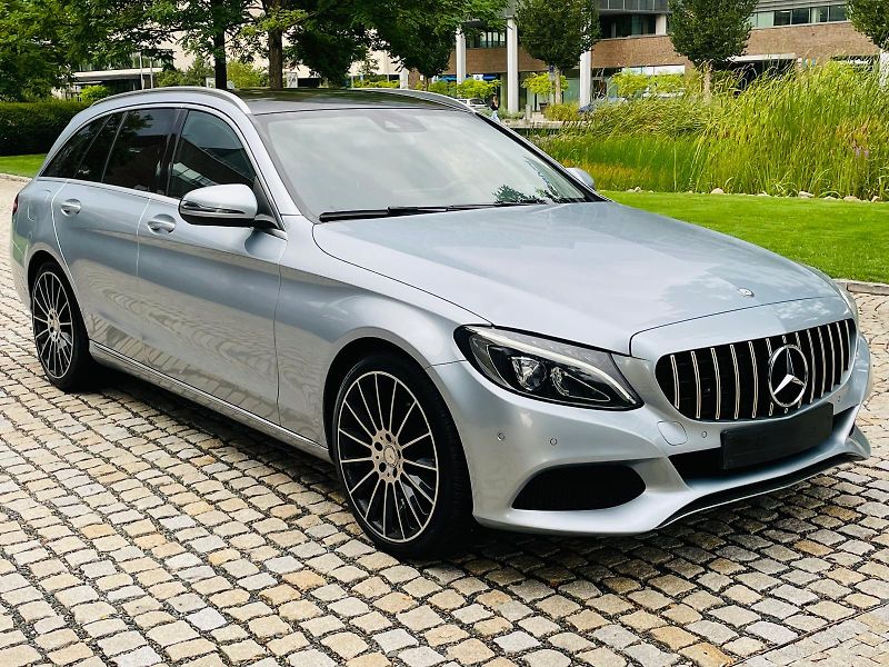 Mercedes-Benz Třídy C 220D MANUÁL VÝHŘEV SENZORY LED - fotka 8 z 52