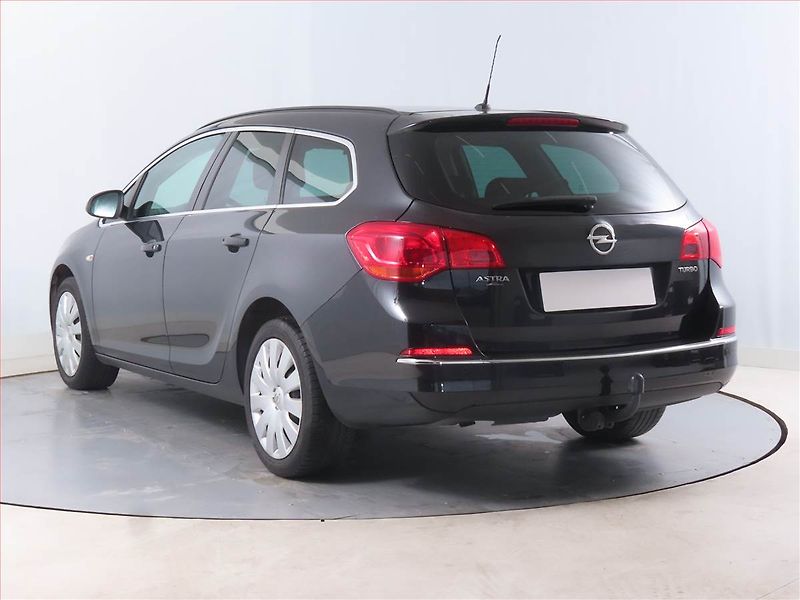 Opel Astra (2015) 1.4 T, Tempomat, Park. senzory - fotka 4 z 15