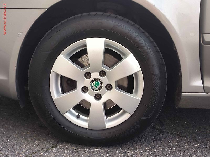 Škoda Octavia (2013) 1.6 TDI, ČR, servis.kniha, AC - fotka 15 z 16