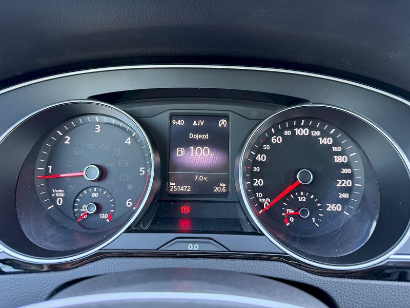 Volkswagen Passat (2016) 2.0 TDI 110kW HighLine - fotka 16 z 35