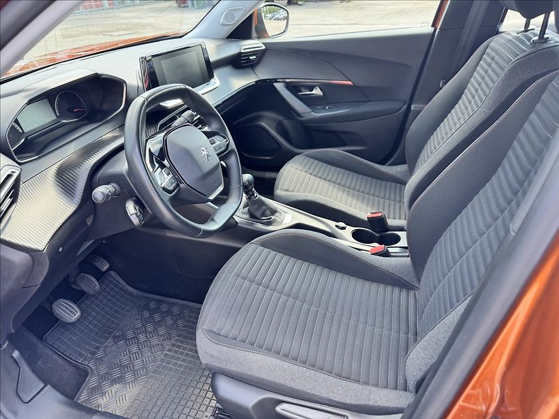 Peugeot 2008 1,2 Pure Tech - fotka 6 z 7