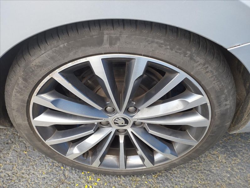 Škoda Superb 2,0 TDi 110KW LAURIN/KLEMENT - fotka 18 z 20