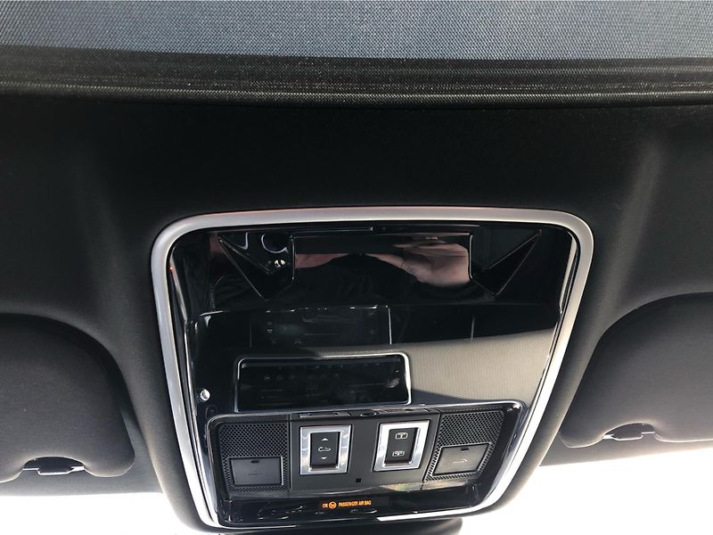 Land Rover Range Rover Velar D 300 SE - fotka 22 z 26