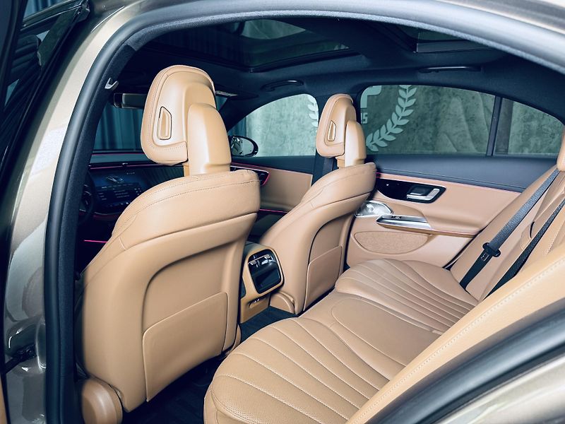Mercedes-Benz Třídy E (2025) 220d*AMG*4M*AIR*NAT.NAP*PANO - fotka 38 z 46