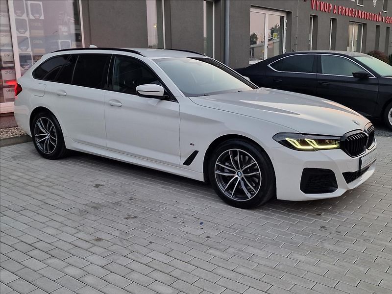 BMW Řada 5 520d Xdrive M-Sport ČR,1.Maj. - fotka 2 z 50