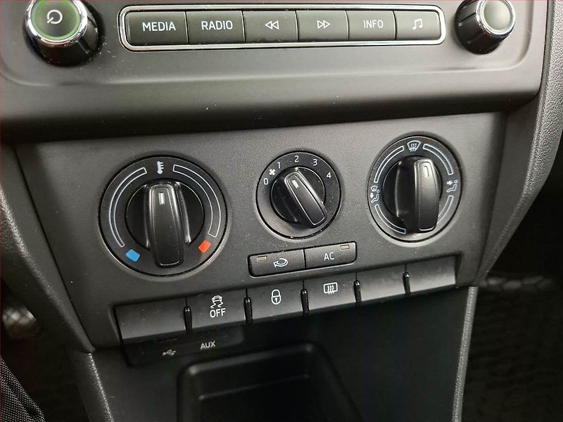 Škoda Rapid (2013) Spaceback 1.2 TSI - fotka 14 z 16