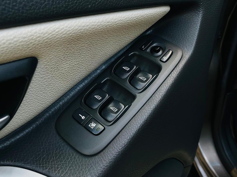 Volvo XC90 2.4 D5 4x4 AUT SERVISKA TAŽNÉ - fotka 33 z 48