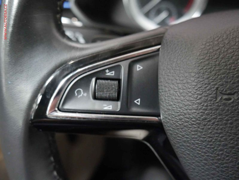 Škoda Superb (2017) 2.0 TDi, 2.maj,ČR, L&K, DSG - fotka 12 z 25