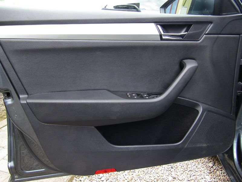 Škoda Superb (2018) 1.6 TDI 88kW DSG - fotka 18 z 38