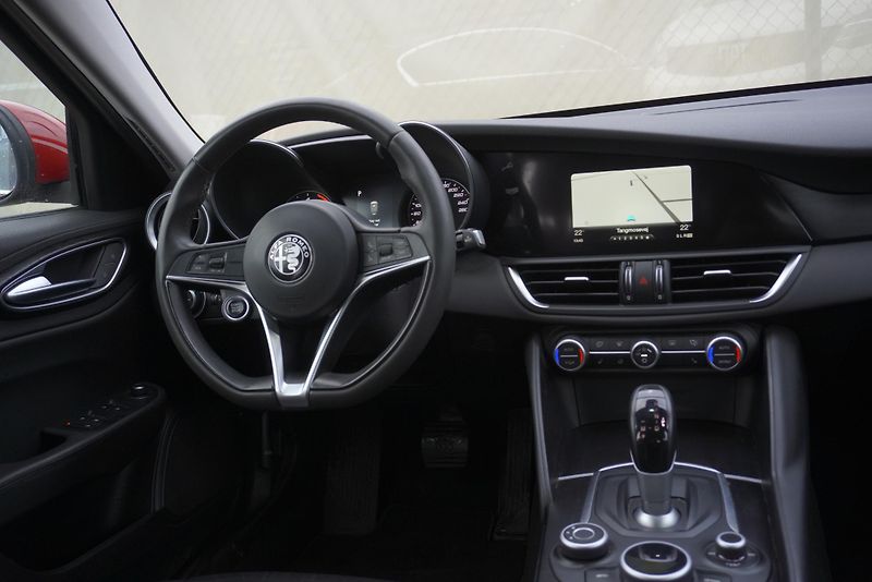 Alfa Romeo Giulia 2.2 JTD 132kW - fotka 17 z 25